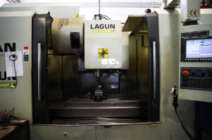 Centro de mecanizado vertical LAGUN MV 14 donde se realiza el fresado de rosca métrica 36 por control númerico